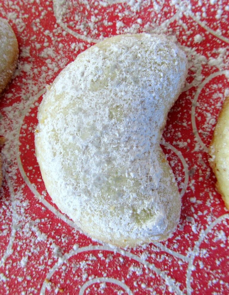 Delightful Christmas Crescent Cookies Recipe