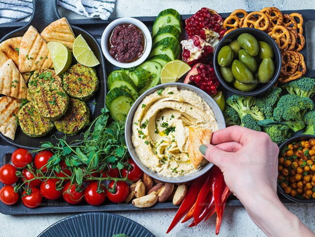 Good Foods to Eat With Hummus