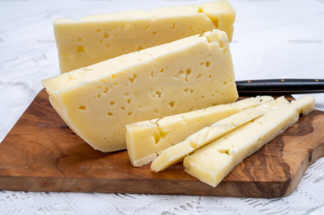 Can I Mix Cheeses to Recreate the Flavor Complexity of Asiago?